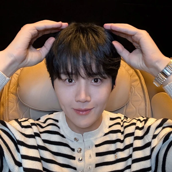 充满粉丝爱意的金宣虎人气照片