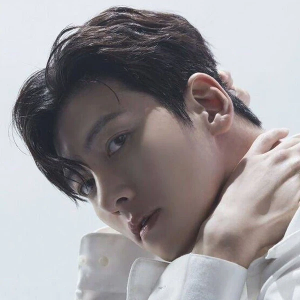 Popular photo full of fans’ love for Ji Changwook