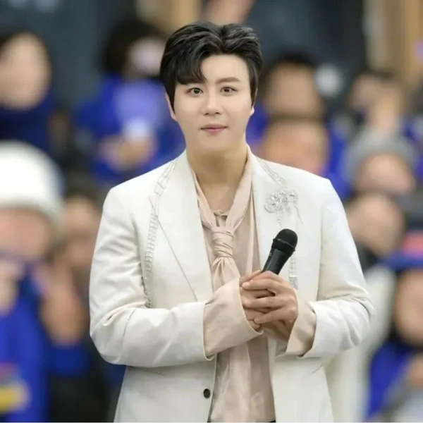 充满粉丝爱意的晋海成人气照片