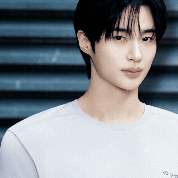 Popular profile image of Byeon Wooseok selected by vote