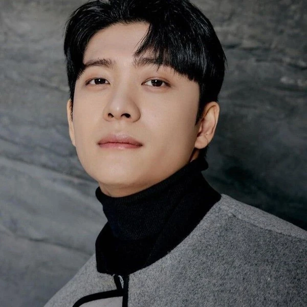 Popular photo full of fans’ love for Kang Taeoh