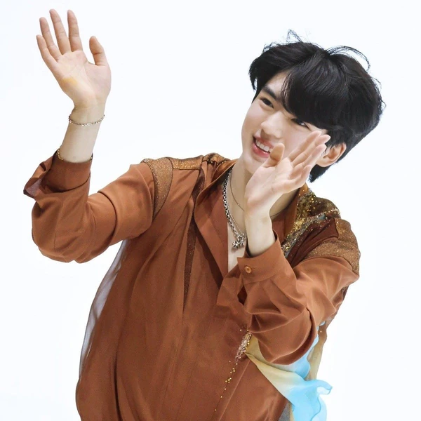 Foto utama yang menunjukkan pesona Cha Junhwan