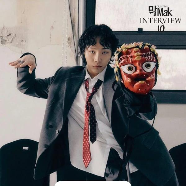 Popular photo full of fans’ love for Ki Moogan