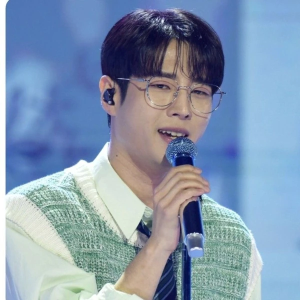 Popular photo full of fans’ love for Kim Jungyeon