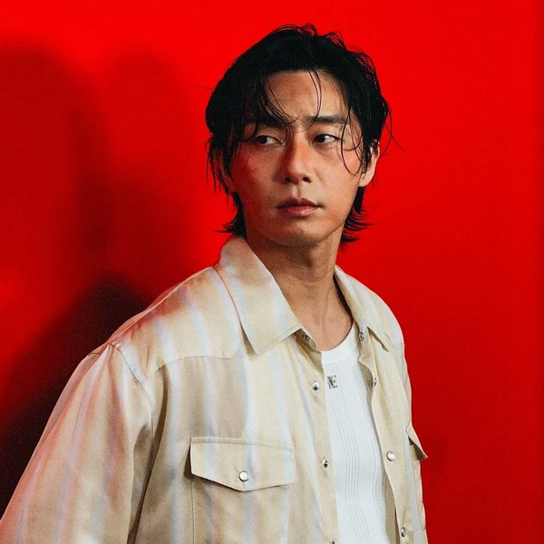 Foto populer Park Seojoon yang penuh cinta dari penggemar