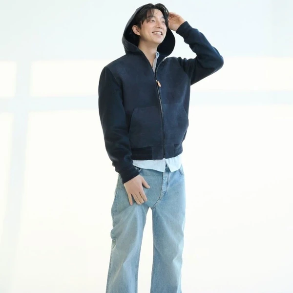 Foto populer Gong Yoo yang penuh cinta dari penggemar