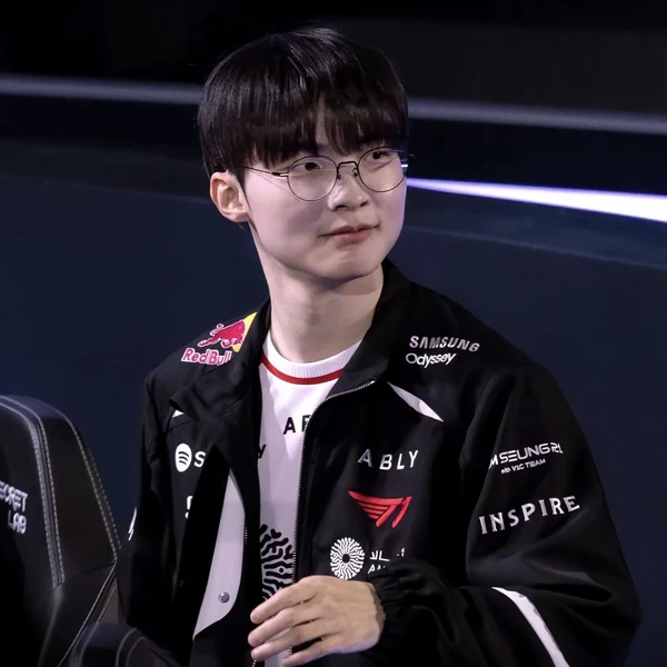 Postingan banner nomor 1 dari Faker yang dibuat oleh fandom