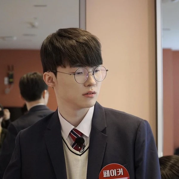 Postingan banner paling populer di komunitas Faker