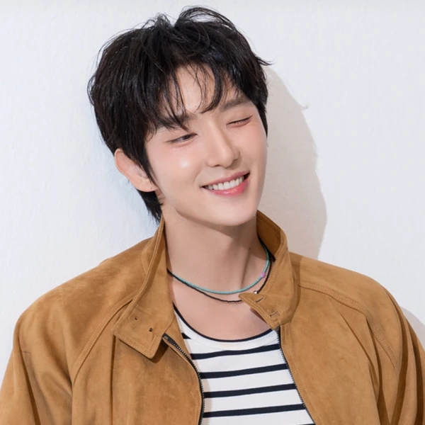 Popular photo full of fans’ love for Lee Joongi