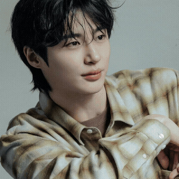 Today’s standout profile photo of Byeon Wooseok on Choeaedol Celeb