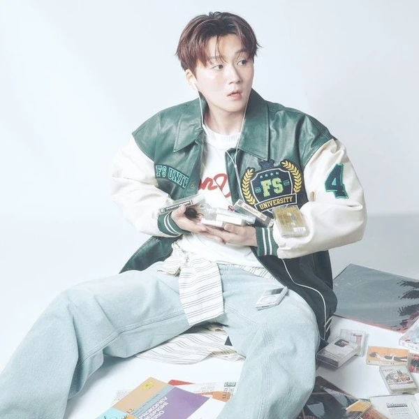 Popular photo full of fans’ love for Forestella