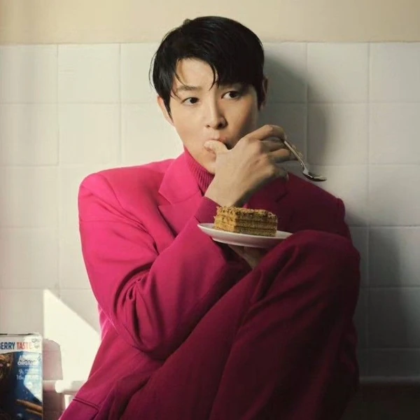 充滿粉絲愛的宋仲基人氣照片