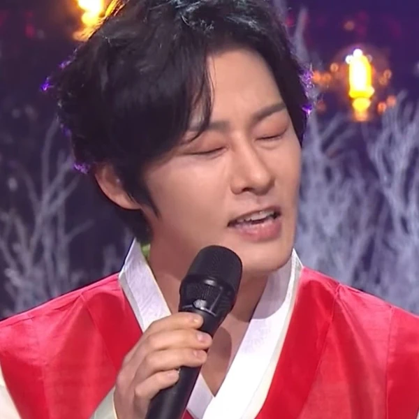 Popular photo full of fans’ love for Kang Moonkyung