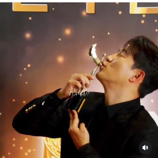 The most loved look of Na Sangdo today