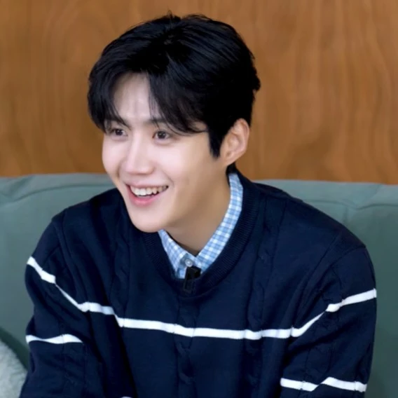 The most loved look of Kim Seonho today