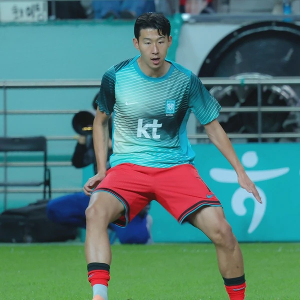 Foto profil terbaik Son Heungmin hari ini di Choeaedol Celeb