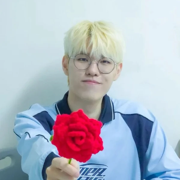 Today’s standout profile photo of Oner on Choeaedol Celeb