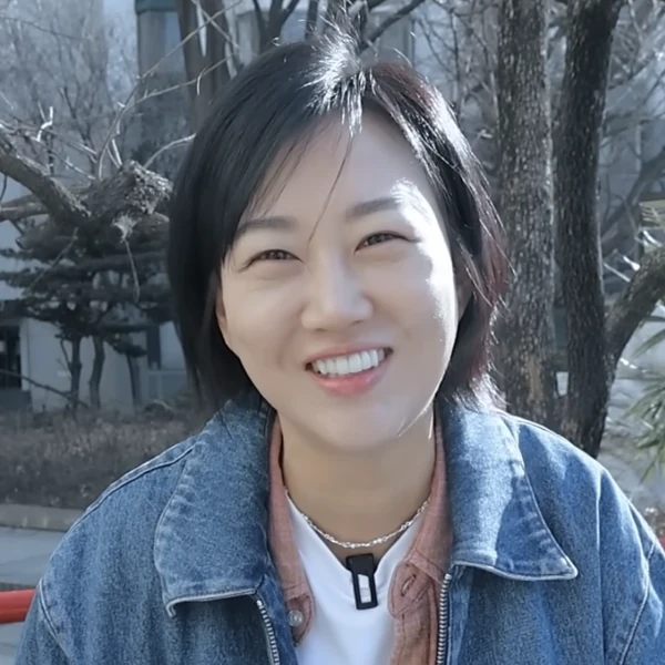 The most loved look of Jang Yoonjeong today