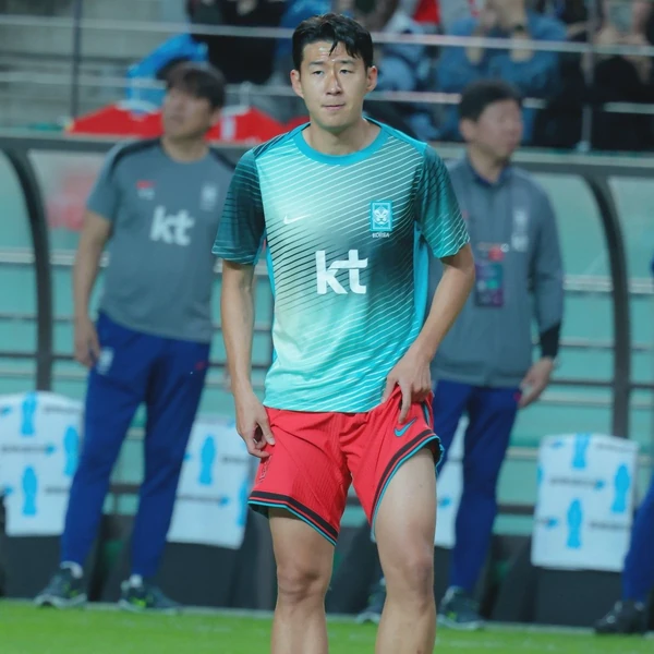 손흥민의 매력을 담은 최애돌셀럽 대표 사진