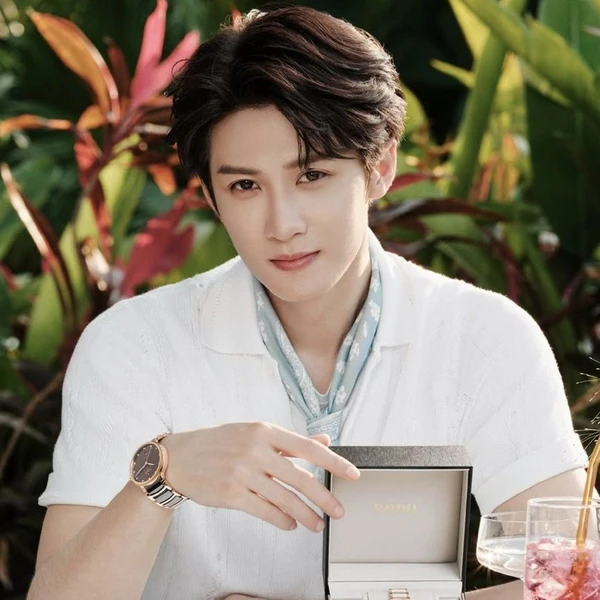 Popular photo full of fans’ love for Tan Jianci