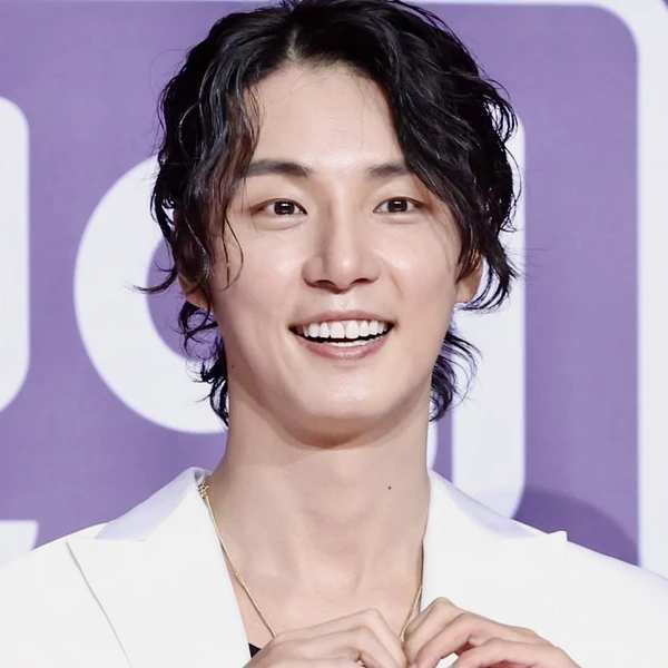 The most loved look of Yoon Shiyoon today