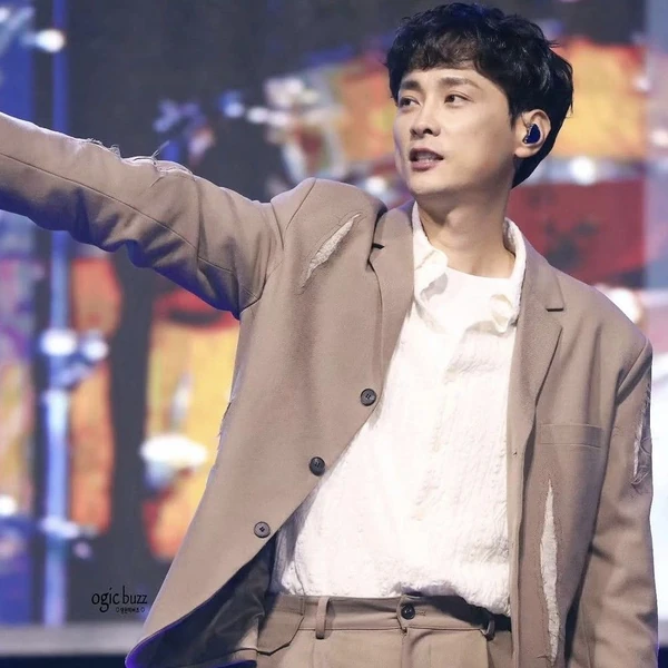 充满粉丝爱意的闵庚勋人气照片