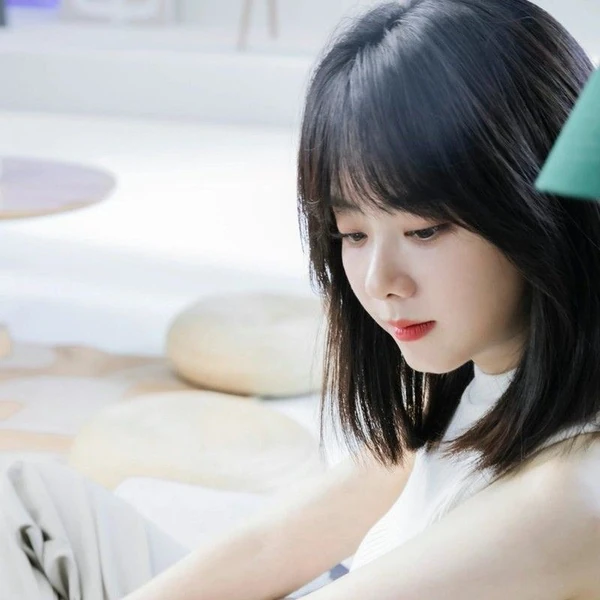 The most loved look of Tan Song Yun today