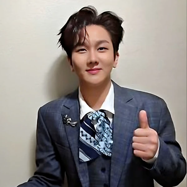 Foto populer Kim Soochan yang penuh cinta dari penggemar