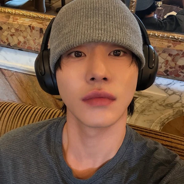 Popular photo full of fans’ love for Ahn Hyoseop