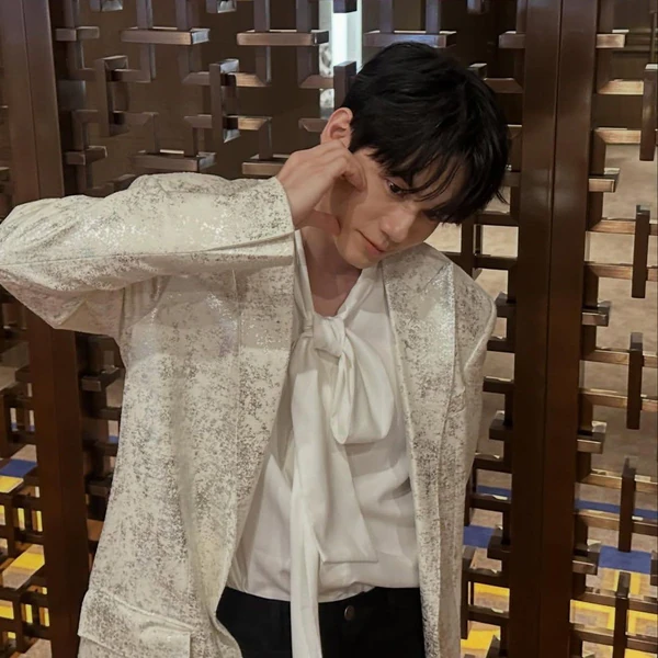 充满粉丝爱意的邕圣祐人气照片