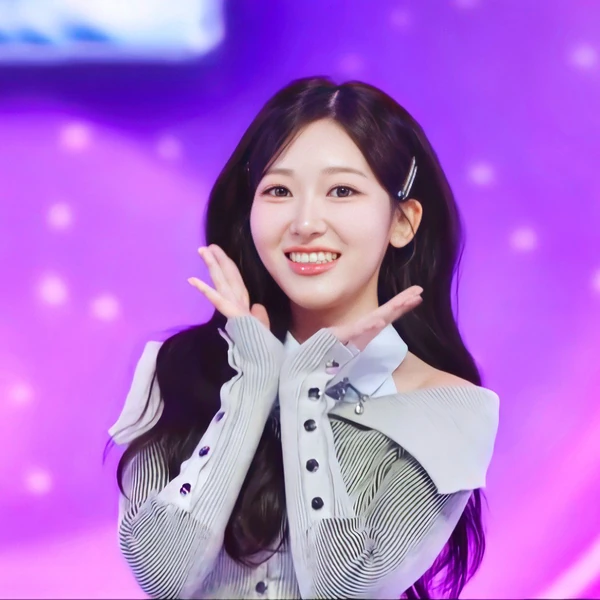 The most loved look of Gil Ryeowon today