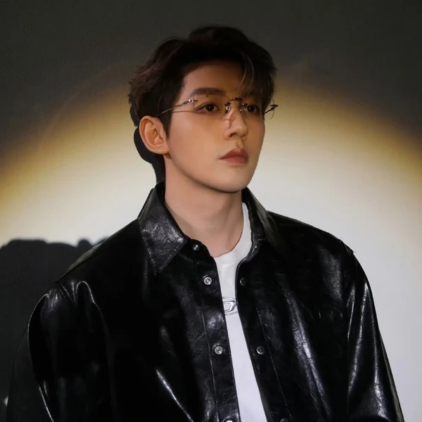 Popular photo full of fans’ love for Deng Wei