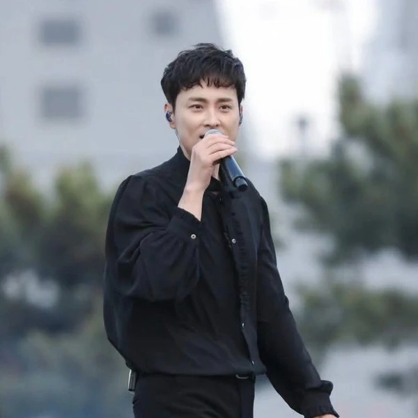 今天最受喜爱的闵庚勋模样