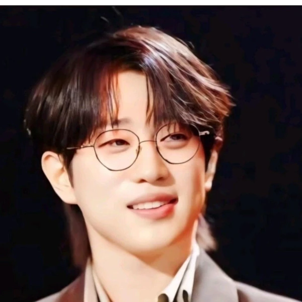 The most loved look of An Sunghoon today