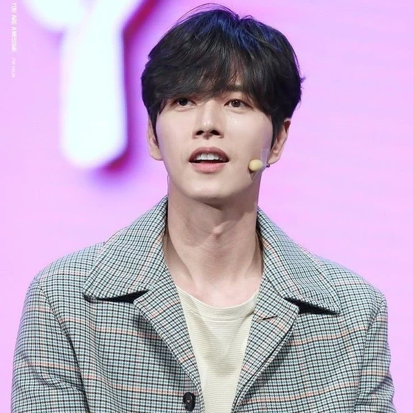 Popular photo full of fans’ love for Park Haejin