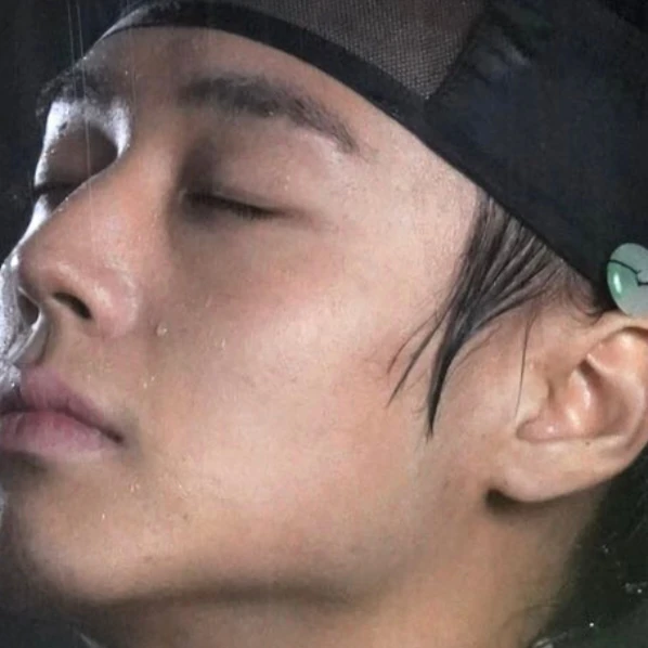 The most loved look of Park Jihoon today