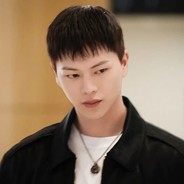 The most loved look of Yook Sungjae today