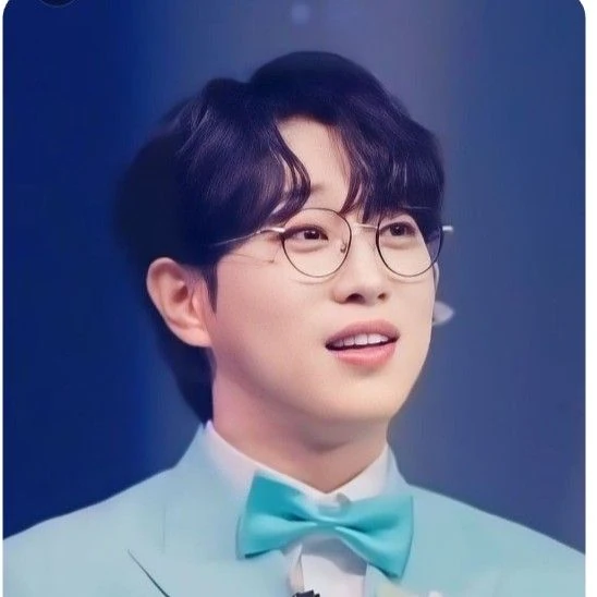 充满粉丝爱意的安成勋人气照片