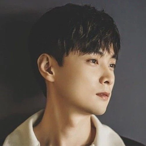 今天最受喜爱的闵庚勋模样