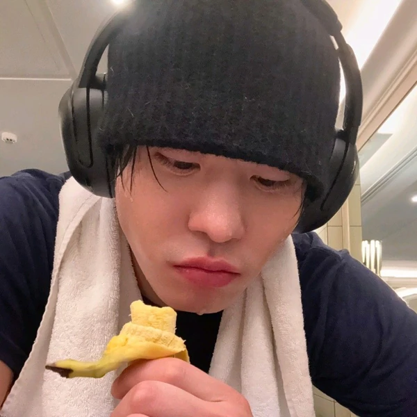 今天最受喜爱的安孝燮模样