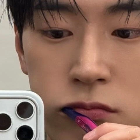 The most loved look of Park Seoham today