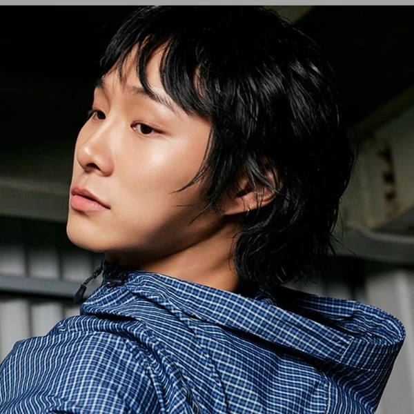 Popular photo full of fans’ love for Ki Moogan