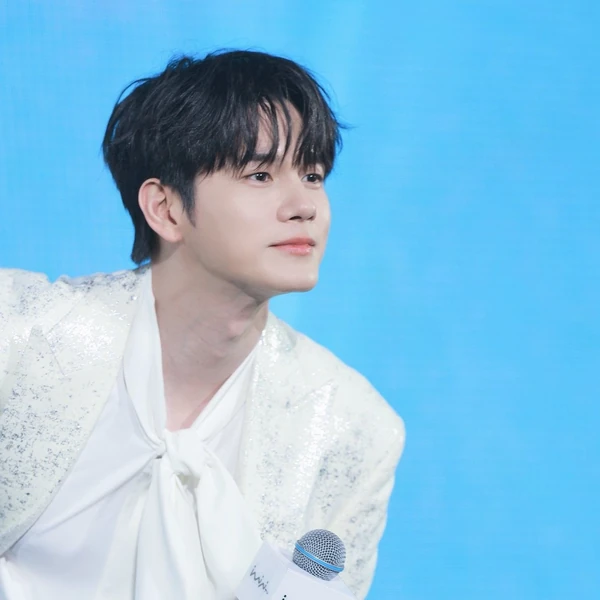 Foto populer Ong Seongwu yang penuh cinta dari penggemar