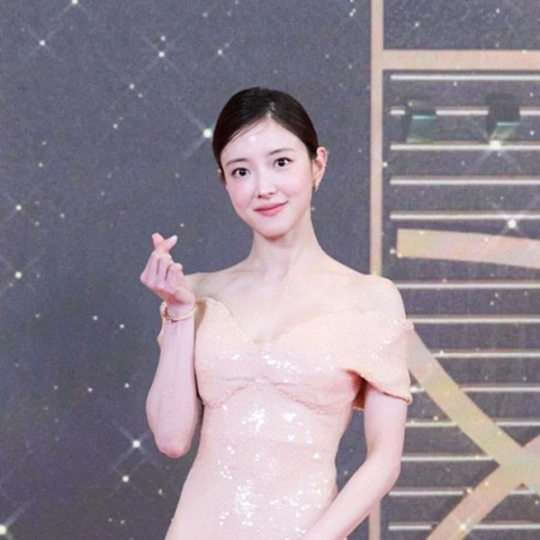 Popular photo full of fans’ love for Lee Seyoung