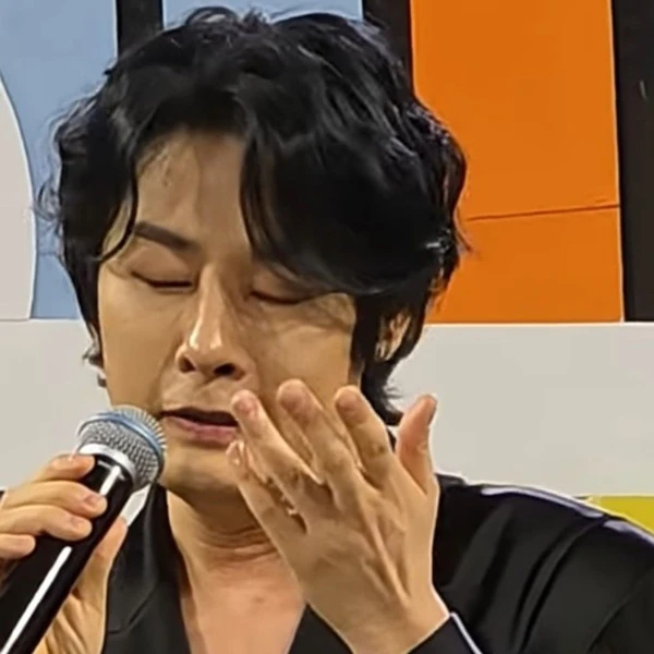 Popular photo full of fans’ love for Kang Moonkyung