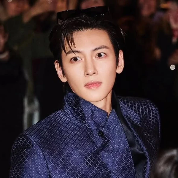 Popular photo full of fans’ love for Ji Changwook