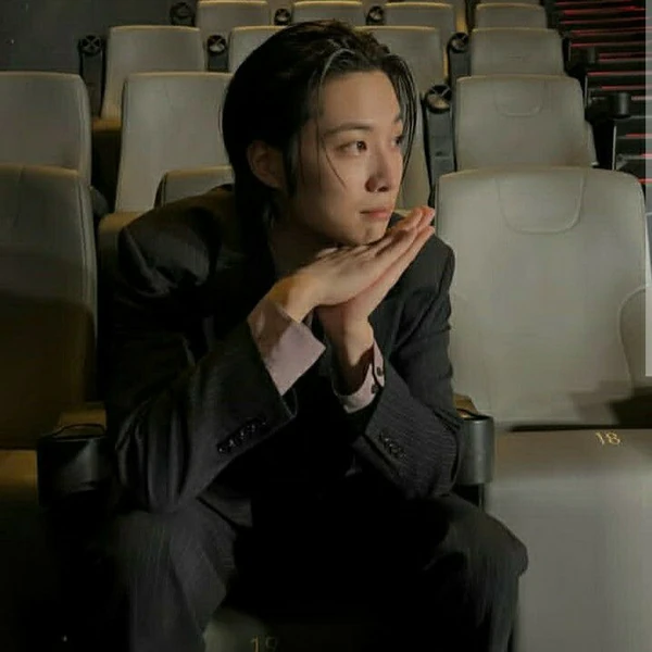 Popular photo full of fans’ love for Lee Jongwon