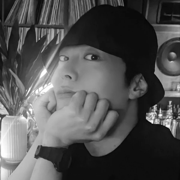 今天最受喜爱的张基龙模样