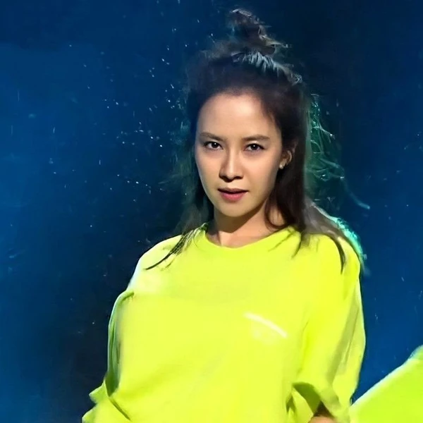 The most loved look of Song Jihyo today