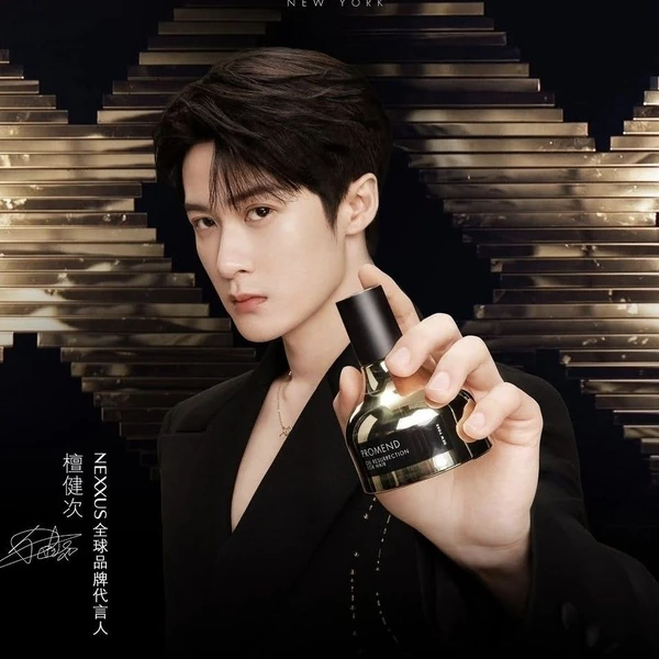 Popular photo full of fans’ love for Tan Jianci